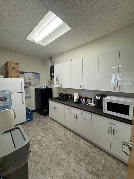 More Photos Of 5142 Clareton Dr, Agoura Hills Distribution For Lease