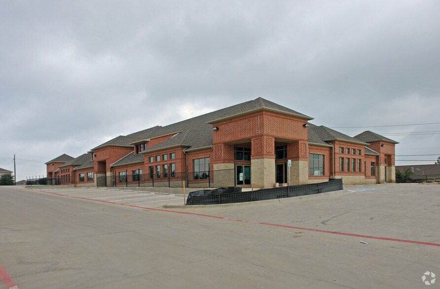 More Photos Of 7999 West Virginia Dr, Dallas Medical For Lease