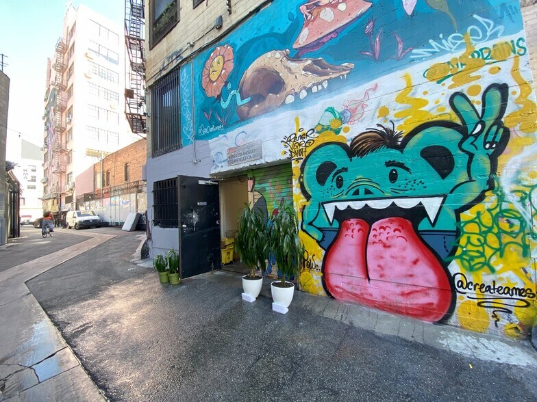 More Photos Of 817 S Los Angeles St, Los Angeles Manufacturing For Lease