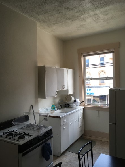 More Photos Of 139-141 S Jefferson St, Kittanning Apartments For Lease