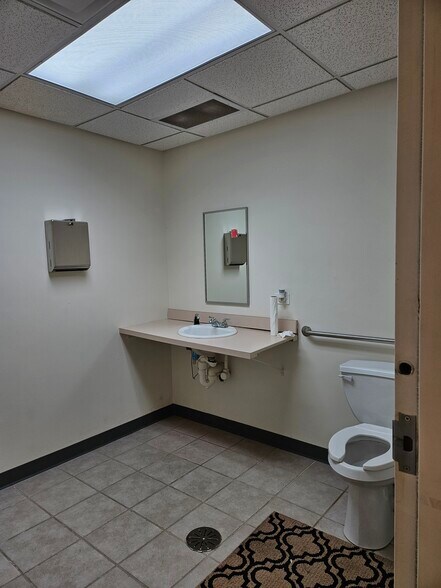 More Photos Of 932 N Wright St, Naperville Office For Lease