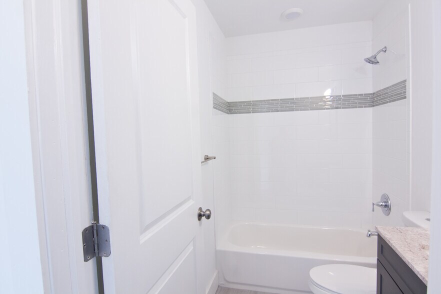 More Photos Of 6104 Market St, Philadelphia Storefront Retail Residential For Sale