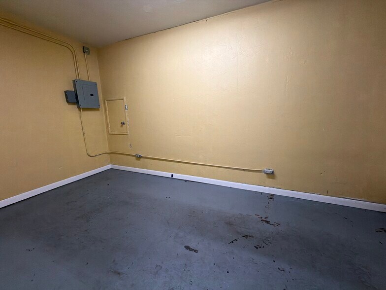 More Photos Of 5300-5328 Long Beach Blvd, Long Beach Storefront Retail Office For Lease