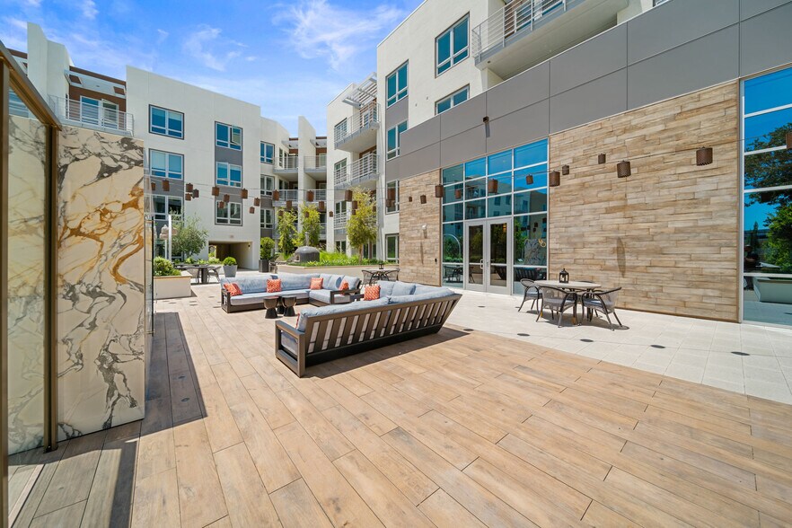 More Photos Of 585 Anton Blvd, Costa Mesa Apartments For Lease