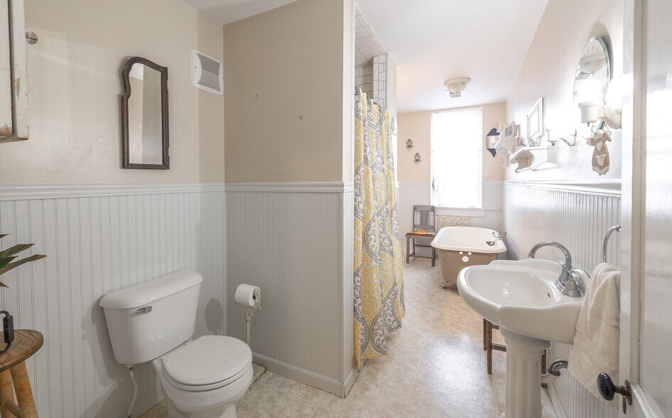 More Photos Of 305 S Alvarado Ave, Belle General Retail For Sale