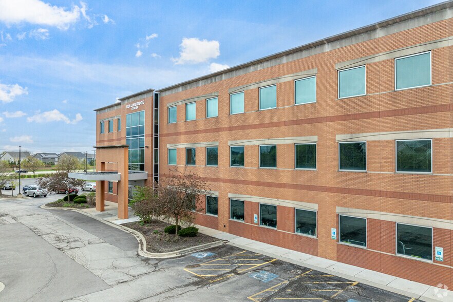 More Photos Of 2940 Rollingridge Rd, Naperville Medical For Lease