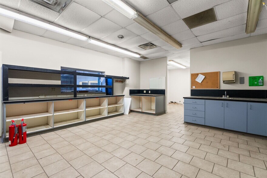 More Photos Of 3401 NNE Loop 323, Tyler Light Distribution For Sale