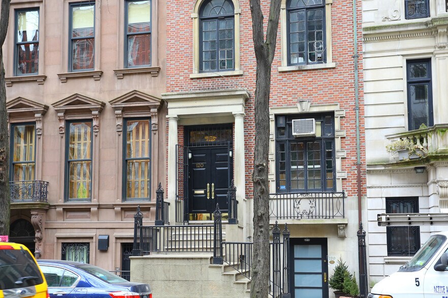 More Photos Of 120 E 65th St, New York Apartments For Lease