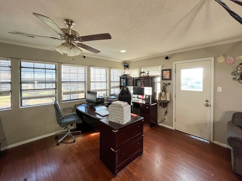 More Photos Of 11001 S State Highway 95, Taylor Land For Sale