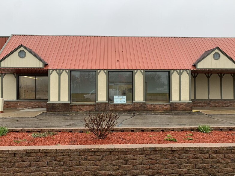 More Photos Of 901-1020 Fond du Lac Ave, Kewaskum General Retail For Lease