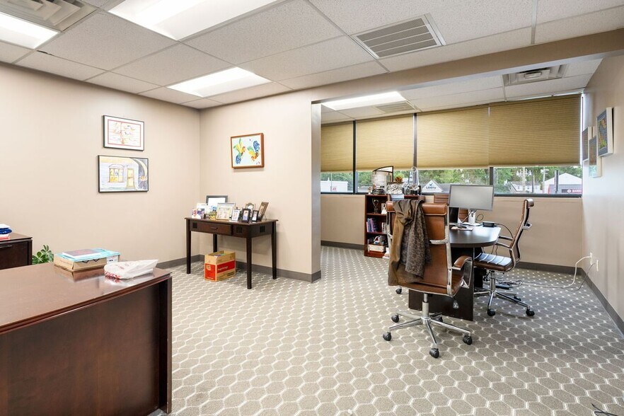 More Photos Of 4209 Shelbyville Rd, Louisville Office For Lease