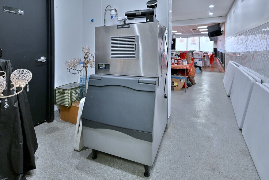 More Photos Of 5319 W Belmont Ave, Chicago General Retail For Sale