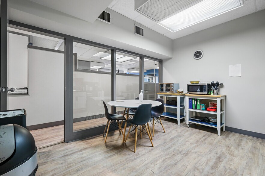 More Photos Of 1909 10th Ave SW, Calgary Office For Sale