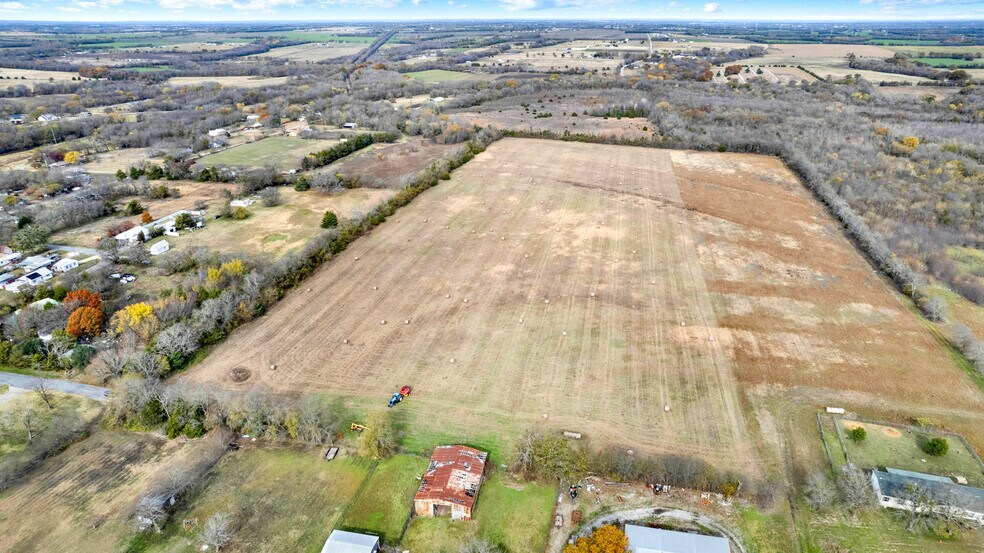 More Photos Of TBD E Walnut St, Whitewright Land For Sale