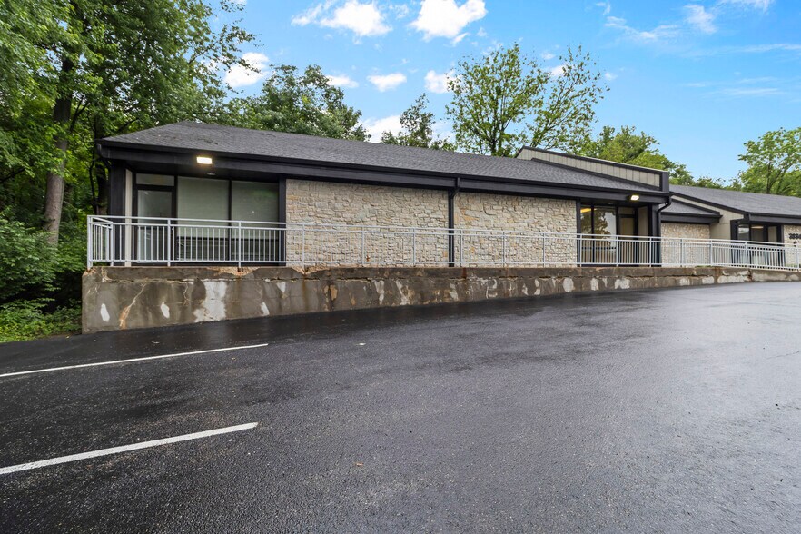 More Photos Of 3834 S Emerson Ave, Indianapolis Office For Lease