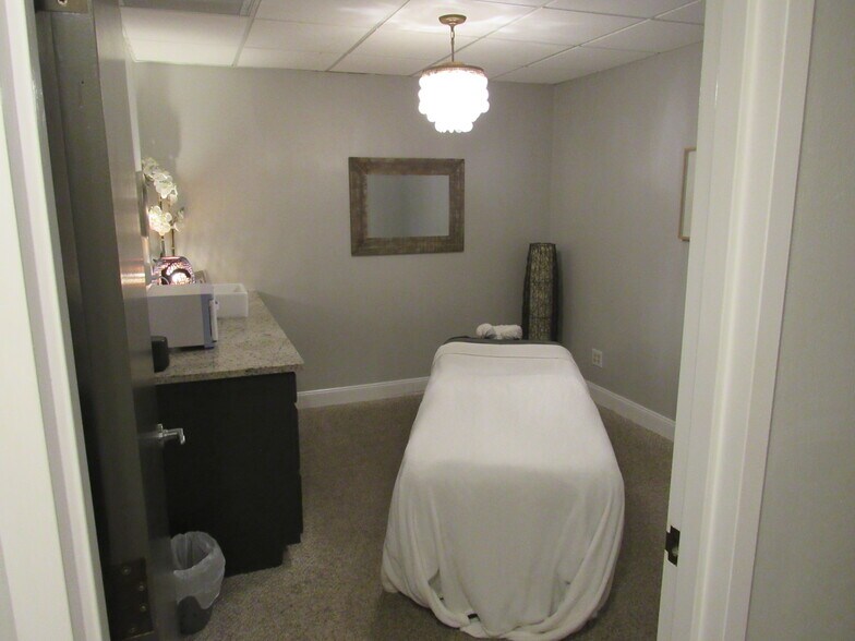 More Photos Of 595 W Granada Blvd, Ormond Beach Medical For Sale