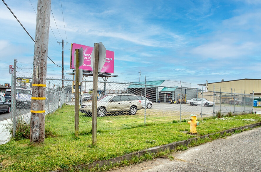 Primary Photo Of 1314 Broadway, Eureka Auto Repair For Sale