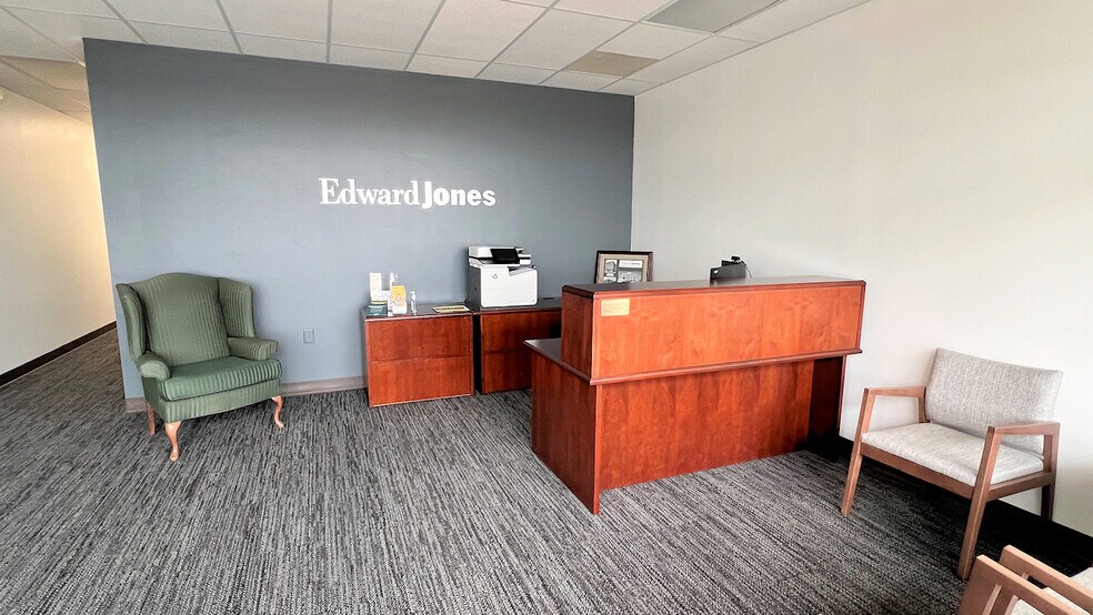 More Photos Of 702 Brawley School Rd, Mooresville Storefront Retail Office For Lease