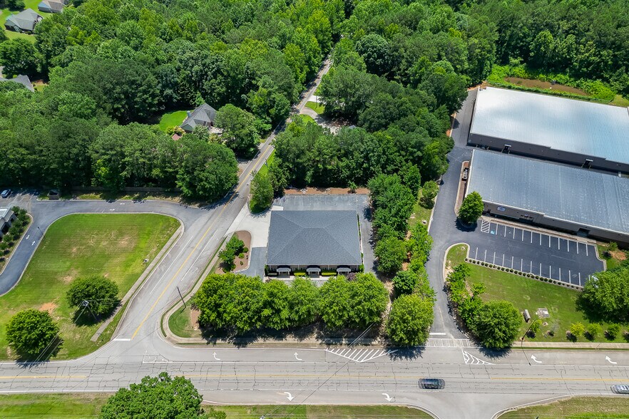 More Photos Of 6105 Atlanta Hwy, Flowery Branch Office For Lease