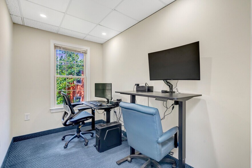 More Photos Of 10525 Braddock Rd, Fairfax Medical For Sale