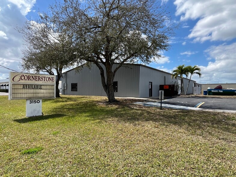 Primary Photo Of 3150 Metro Pky, Fort Myers Warehouse For Lease