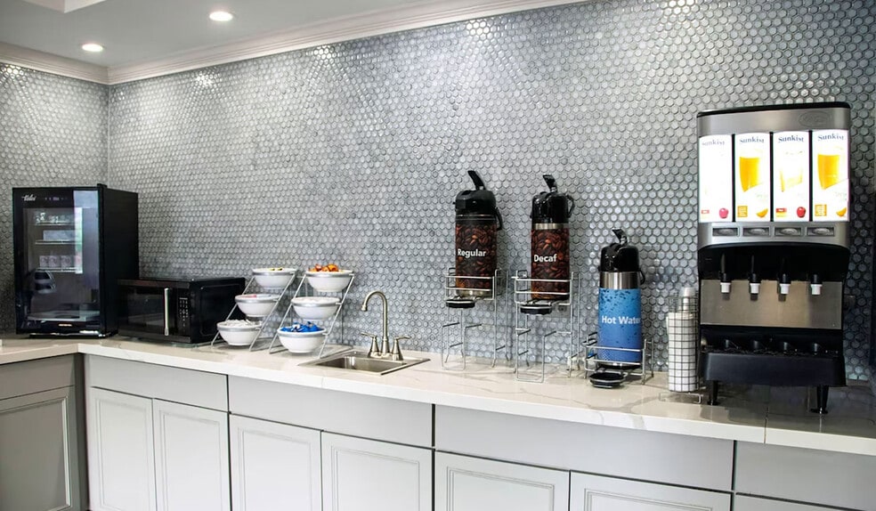 More Photos Of 214 W 9th St, Coralville Hotel For Sale