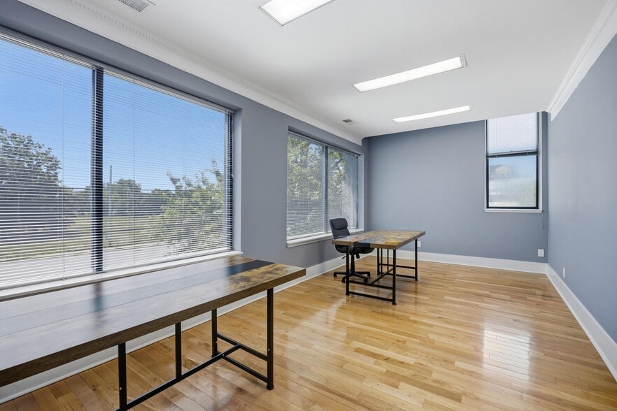 More Photos Of 2401 Broad Street, Chattanooga Office For Sale