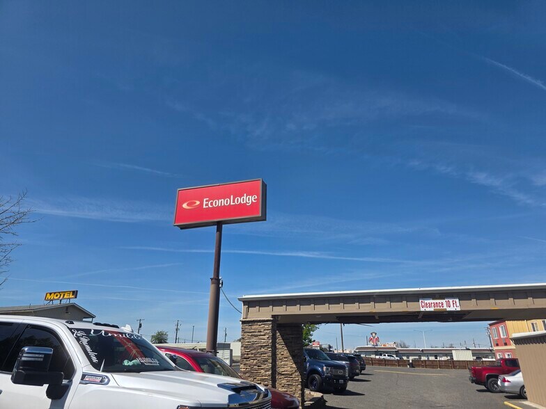 More Photos Of 1481 6th St, Umatilla Hotel For Sale