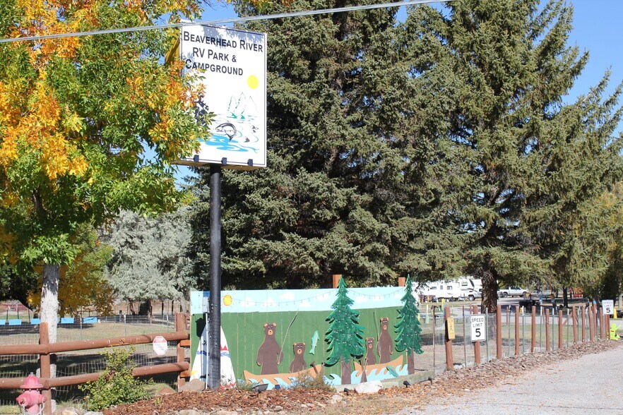 More Photos Of 735 W Park St, Dillon Trailer Camper Park For Sale