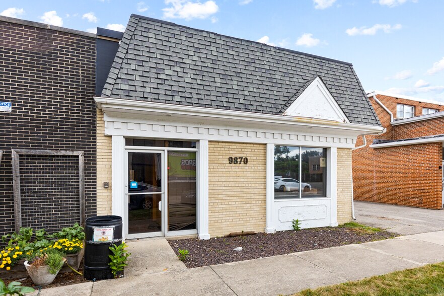 More Photos Of 9870 Derby Ln, Westchester Loft Creative Space For Sale