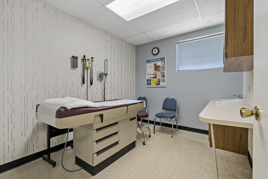 More Photos Of 3709 W Hamilton Ave, Tampa Medical For Sale