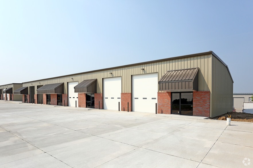 More Photos Of 2004 SW 5th St, Lincoln Warehouse For Sale