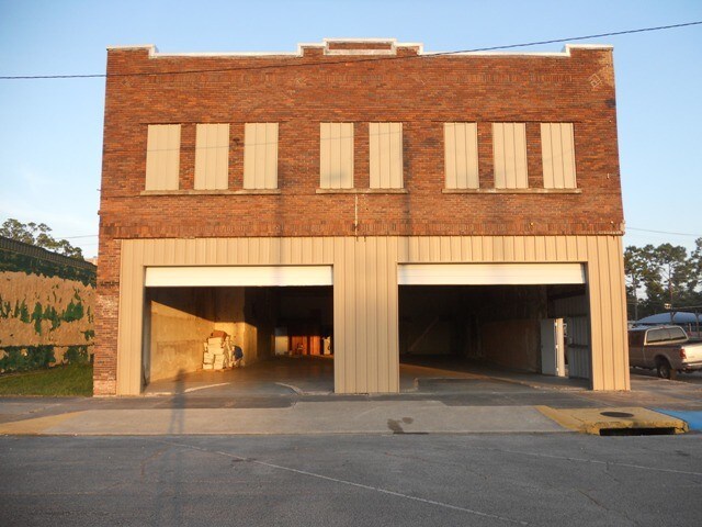More Photos Of 400 Procter St, Port Arthur Warehouse For Lease