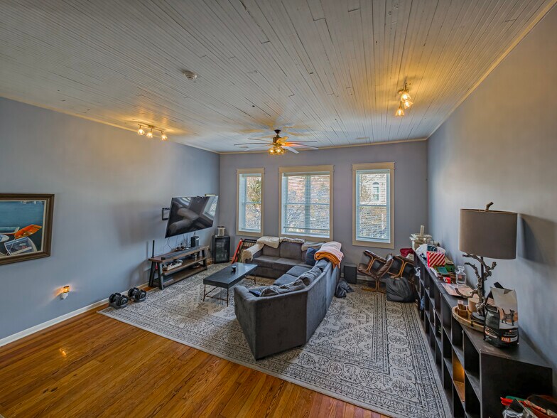 More Photos Of 114 N Patterson, Valdosta Storefront Retail Office For Sale