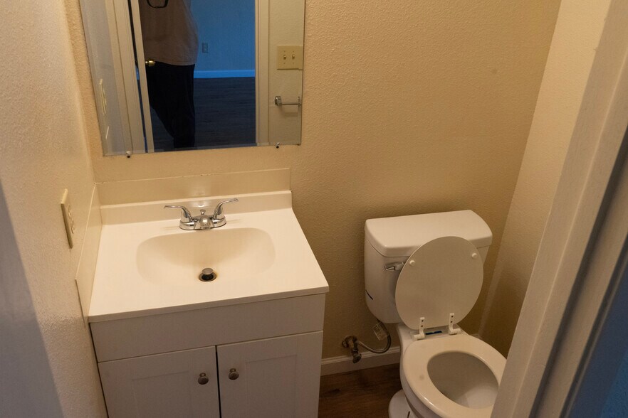 More Photos Of 1491-1499 Bellevue Rd, Atwater Apartments For Sale