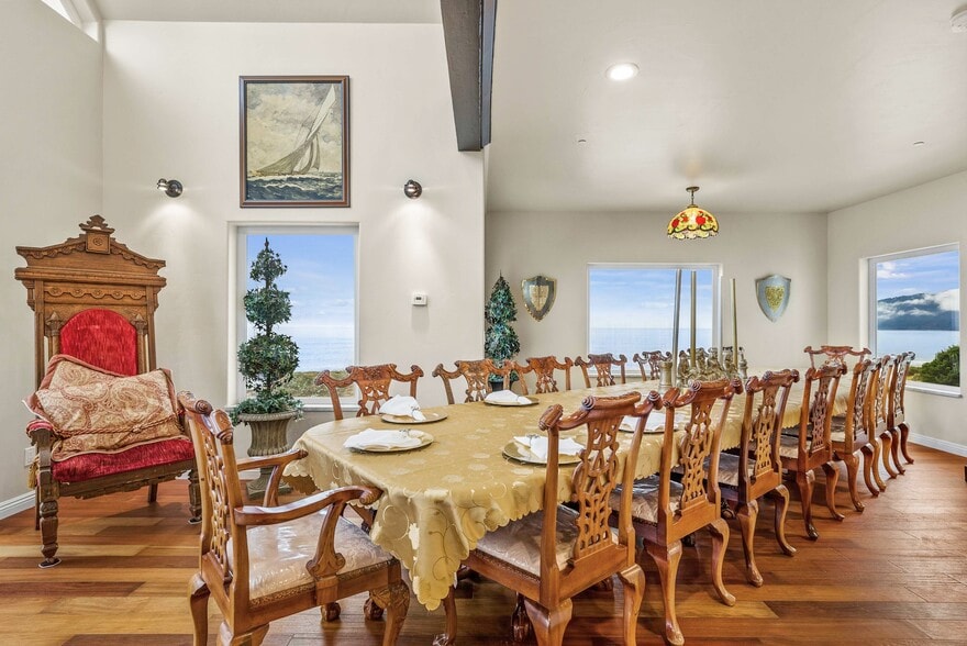 More Photos Of 266 Dolphin Dr, Whitethorn Hotel For Sale