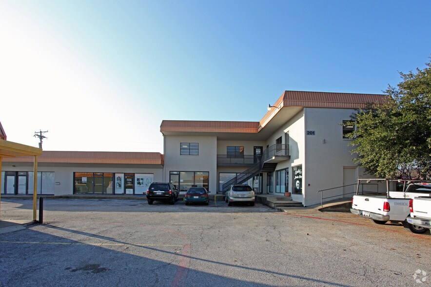 More Photos Of 201 W Boyd Dr, Allen Unknown For Lease