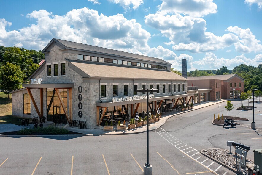 More Photos Of 300 High St, Victor Restaurant For Lease