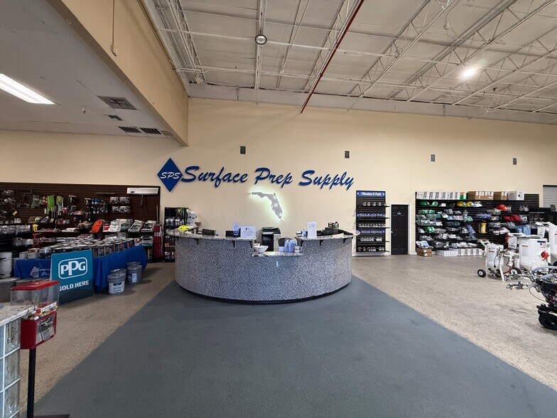 More Photos Of 2 US Highway 17 92 N, Haines City Showroom For Sale