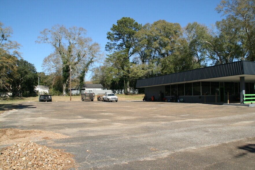 More Photos Of 1308 W Bluff St, Woodville Storefront Retail Office For Sale