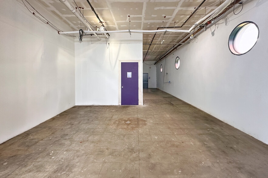 More Photos Of 747 Saint Charles Ave, New Orleans Storefront Retail Office For Lease