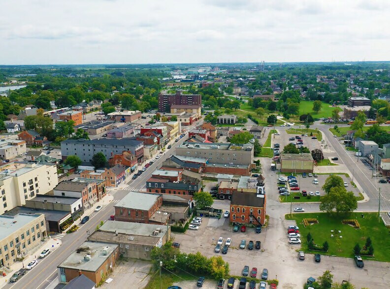 More Photos Of 4 Pine St N, Thorold Veterinarian Kennel For Sale