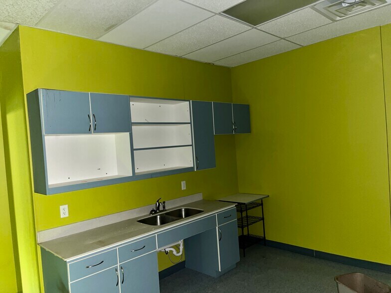 More Photos Of 2001-2017 Frazier St, Conroe Unknown For Sale