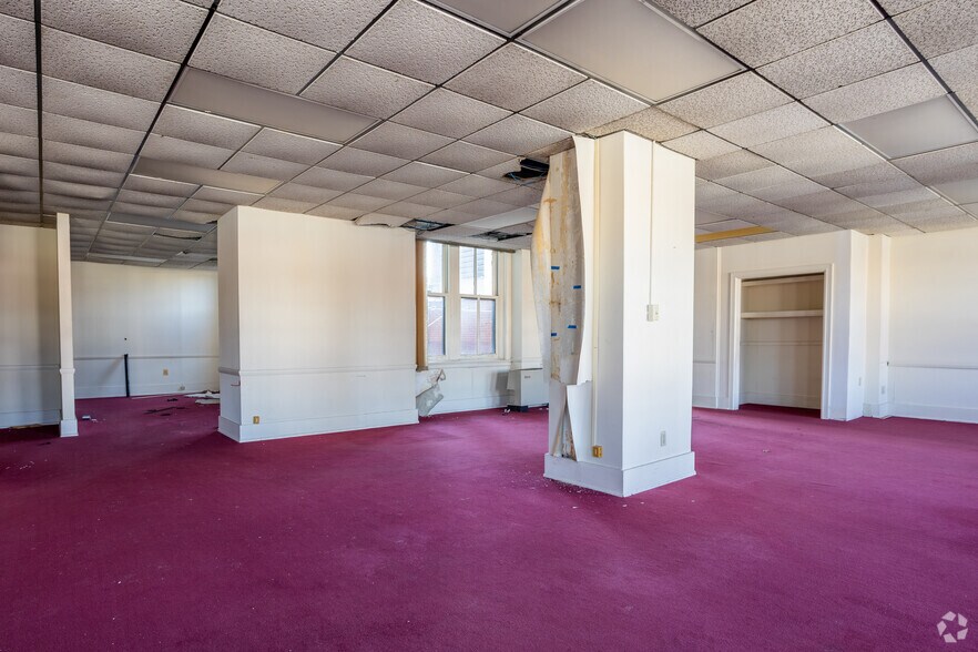 More Photos Of 401 11th St, Huntington Unknown For Sale