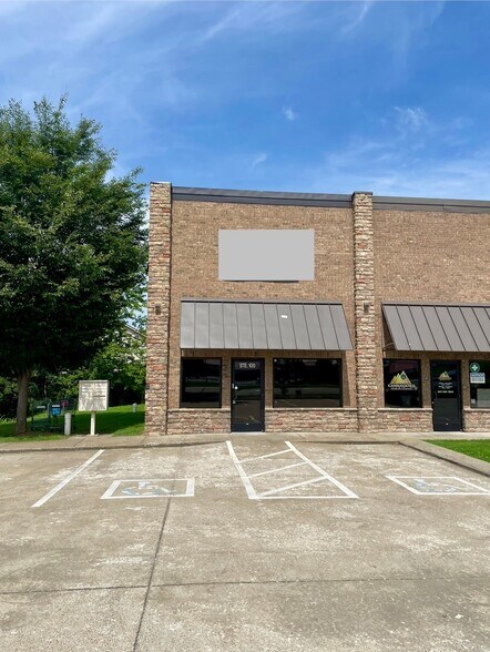 More Photos Of 2680 Trenton Rd, Clarksville General Retail For Lease