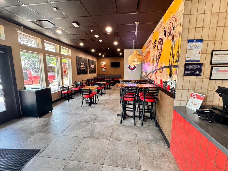 More Photos Of 300 E Front St, Arlington Hotel For Lease