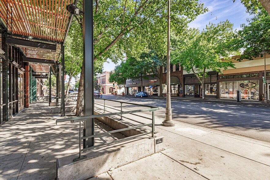 More Photos Of 229 Broadway St, Chico Bar For Sale