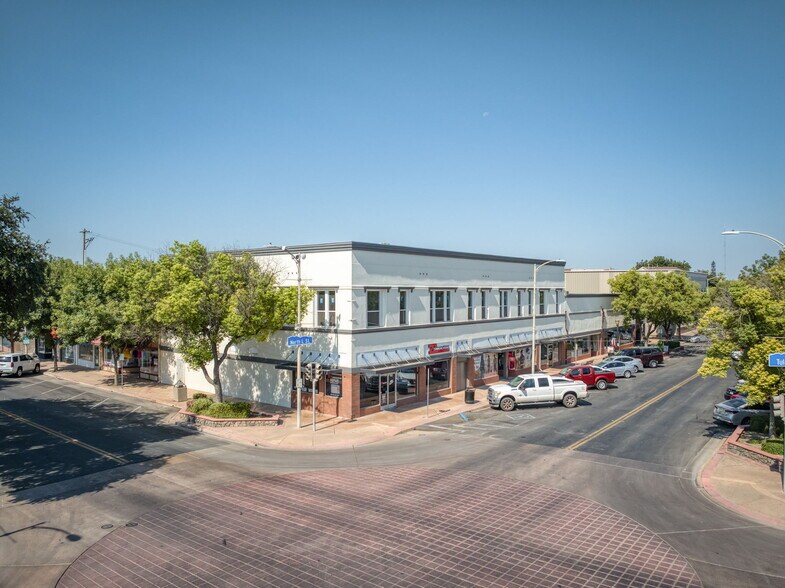 More Photos Of 101 N L St, Dinuba Storefront For Sale