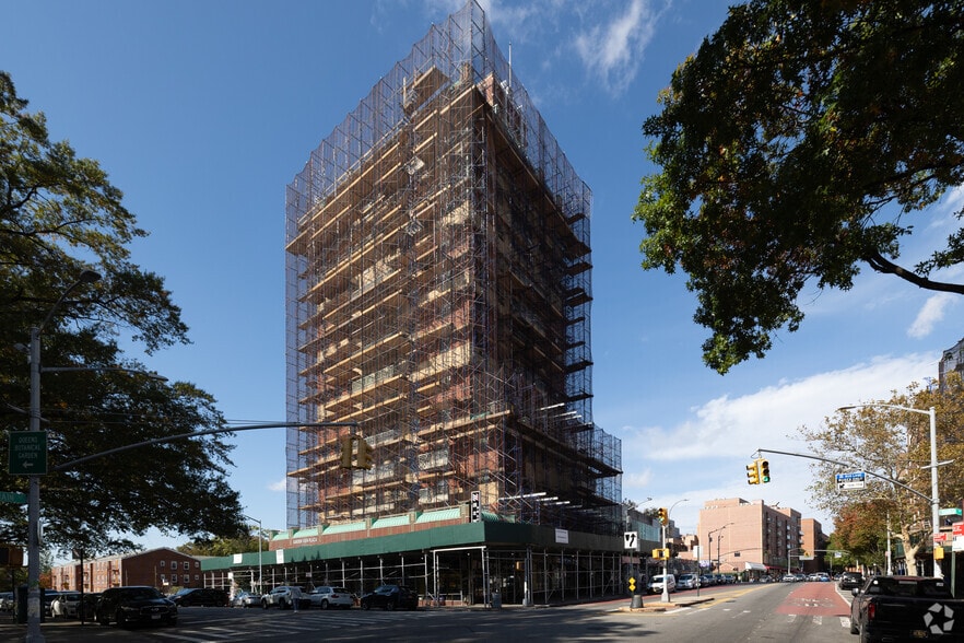 More Photos Of 43-18 Main St, Flushing Apartments For Lease