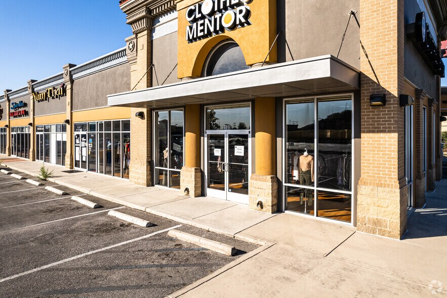 More Photos Of 21038 US Highway 281 N, San Antonio Storefront Retail Office For Lease